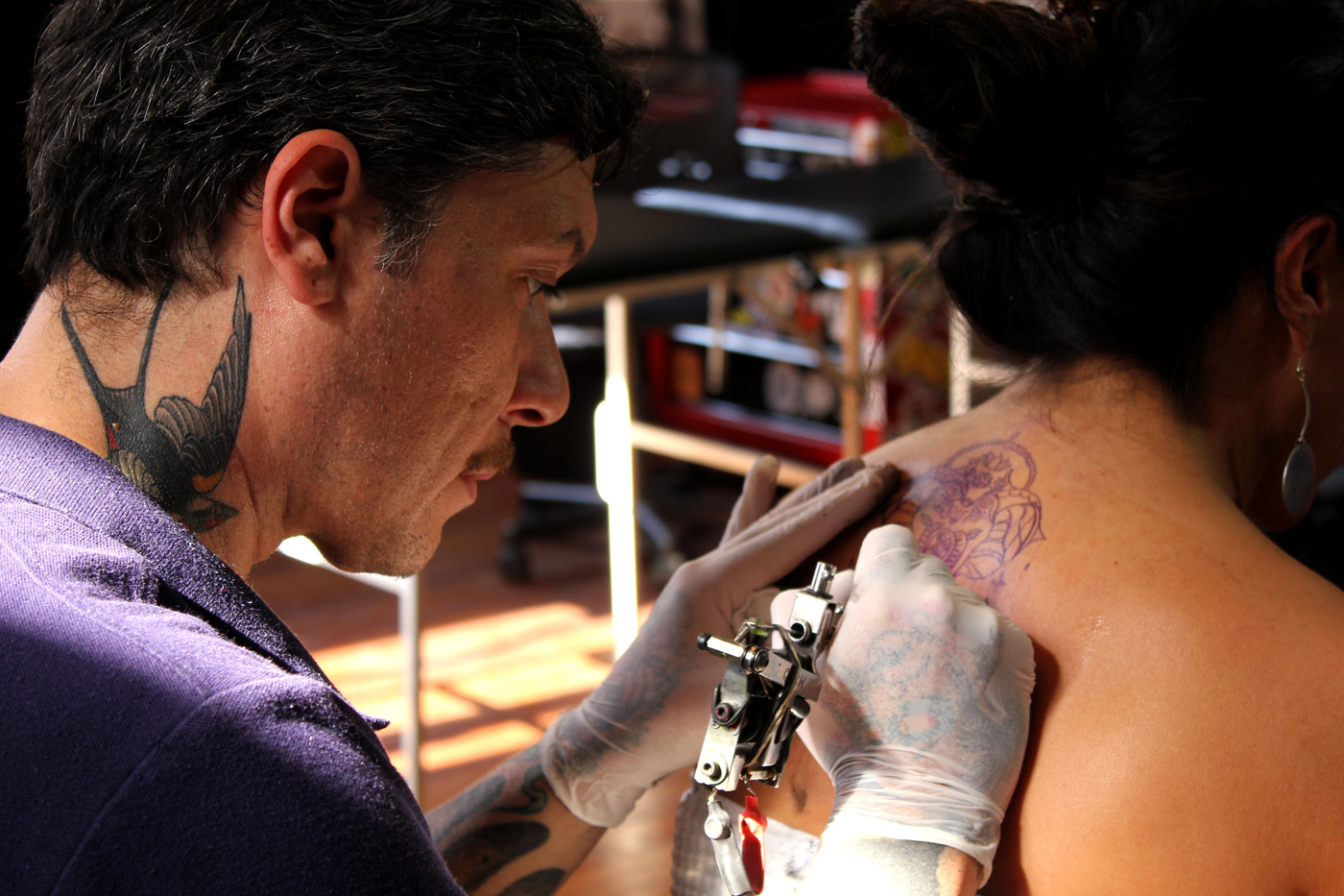 Marlon Parra, tatuador